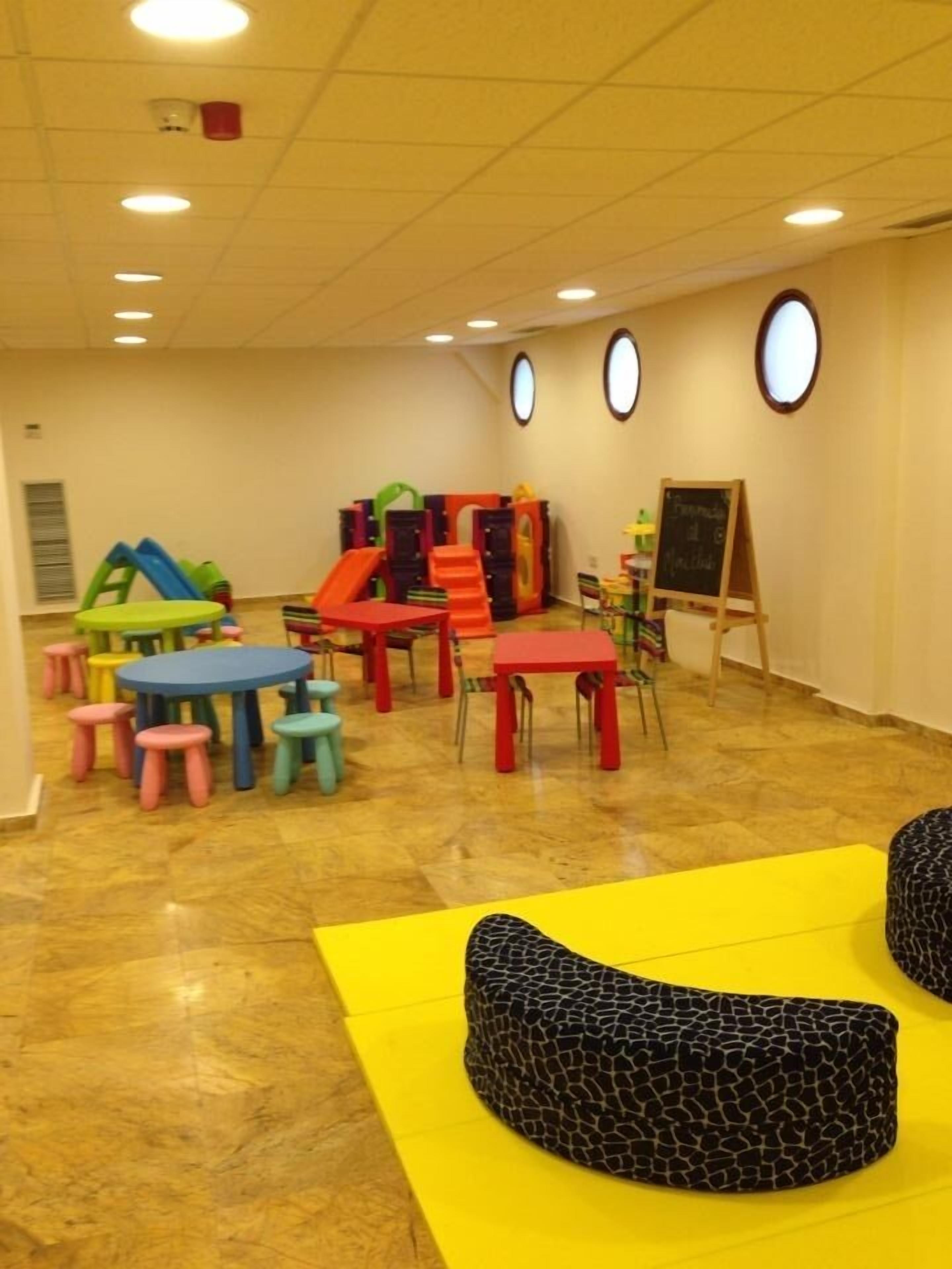 Lasten leikkialue sisätiloissa