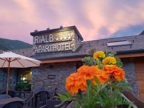 Front of property - Aparthotel Rialb Andorra (El Serrat)