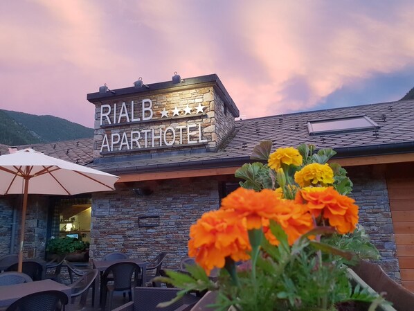 Front of property - Aparthotel Rialb Andorra (El Serrat)