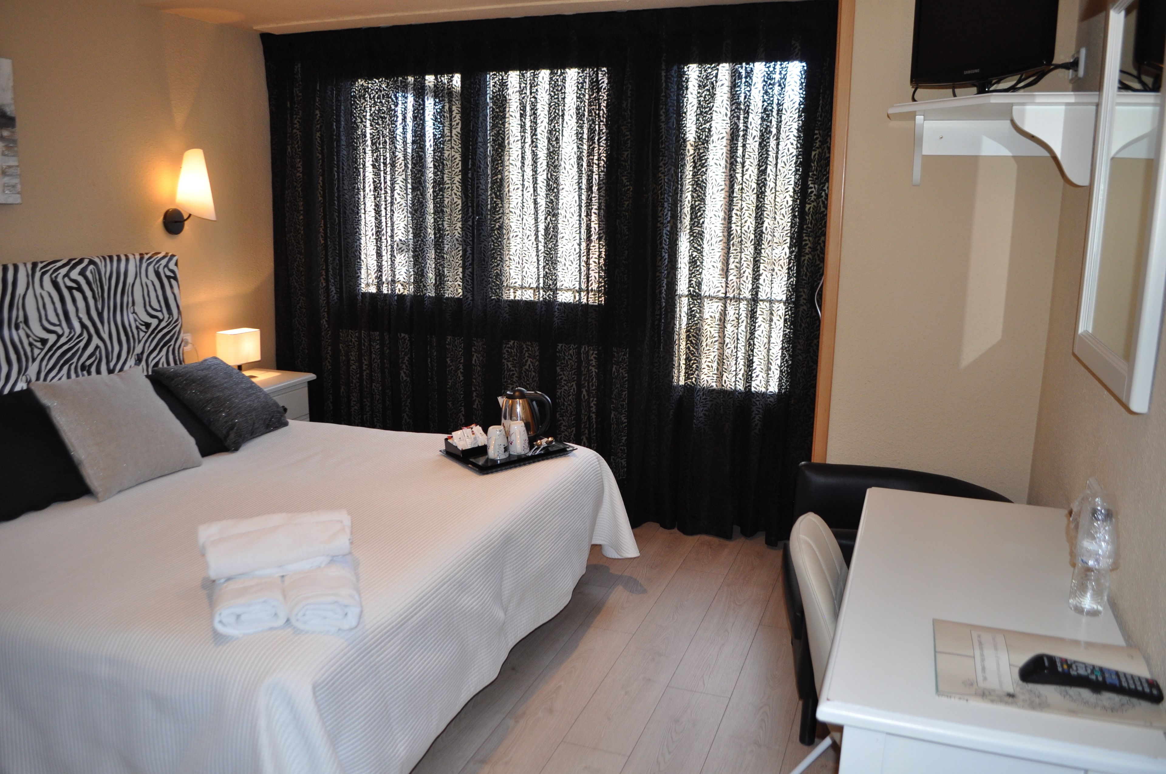 basic double room, balcony | minibar, desk, free wifi, bed sheets