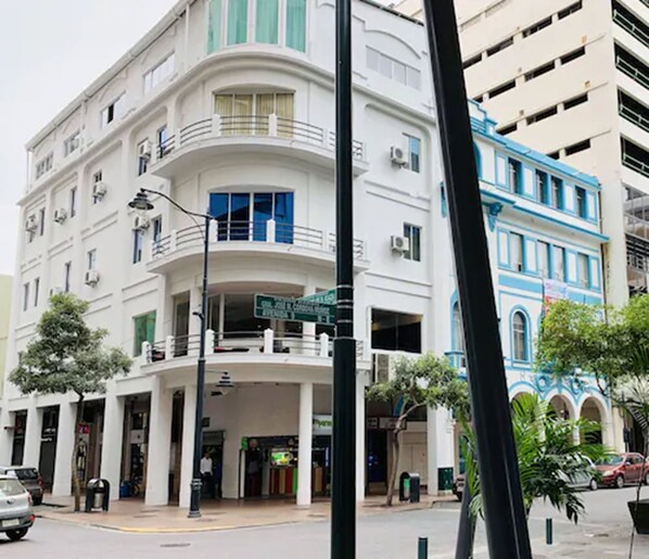 Front of property - La Fontana Hotel (Guayaquil)