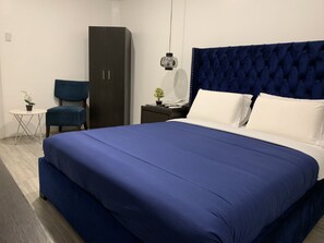 Iron/ironing board, free WiFi, bed sheets - La Fontana Hotel (Guayaquil)