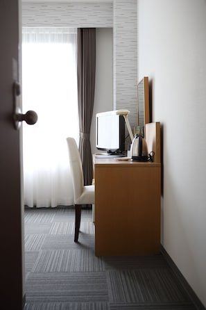 Economy Double Room, Non Smoking | Living area
