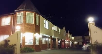 Rosewood Court Motel