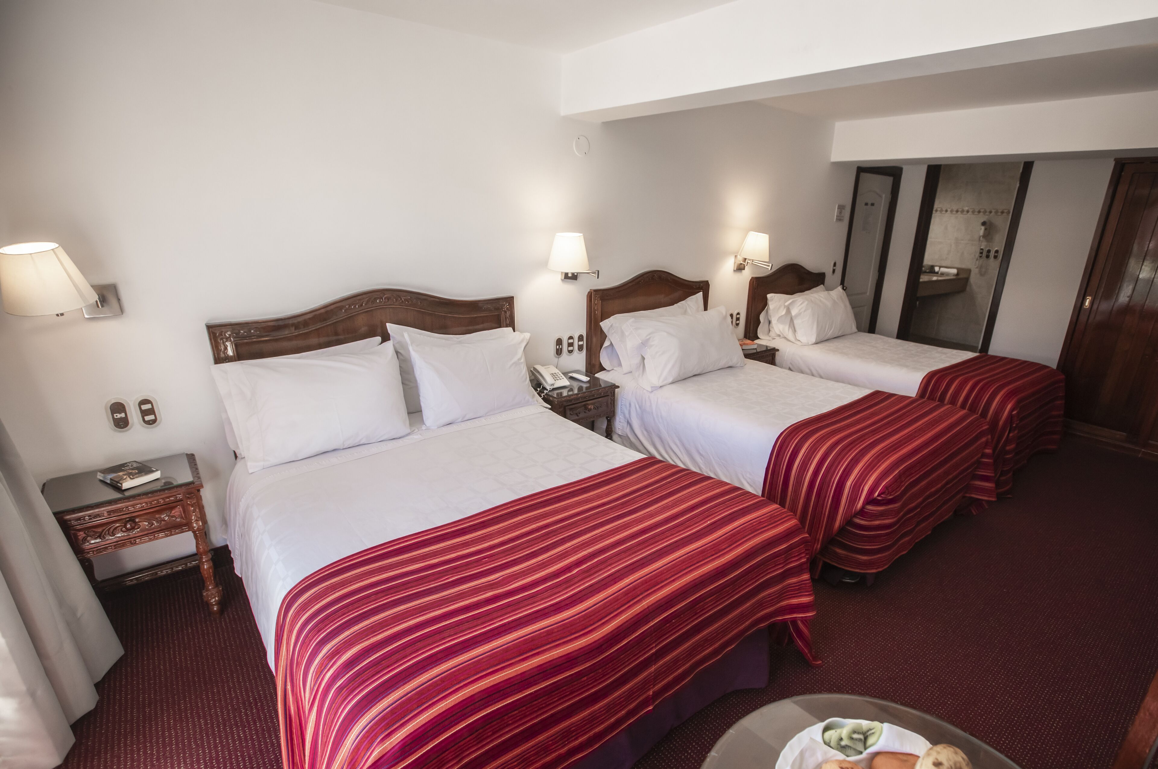 triple room | 1 bedroom, in-room safe, desk, laptop workspace