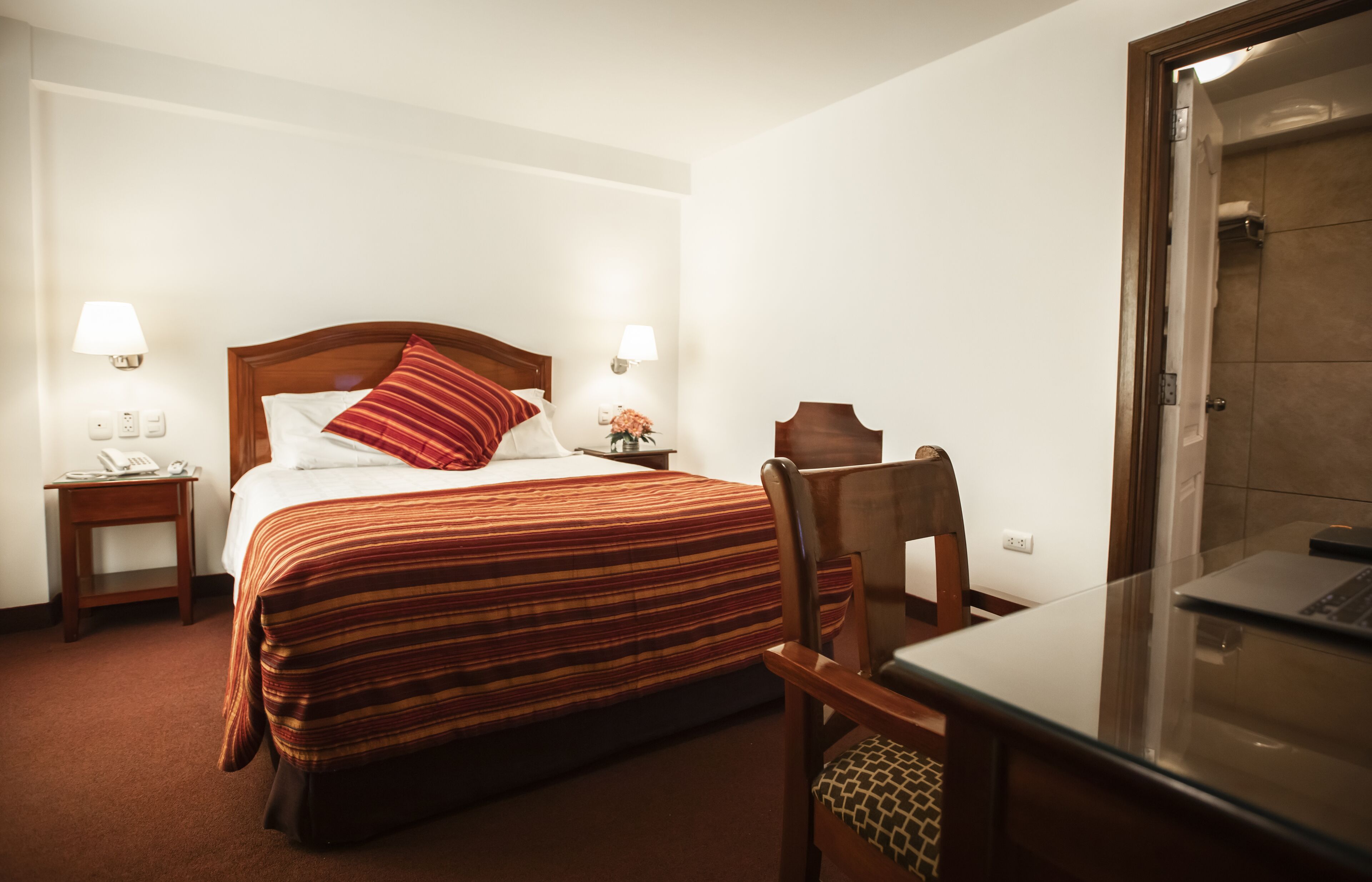 double room | 1 bedroom, in-room safe, desk, laptop workspace