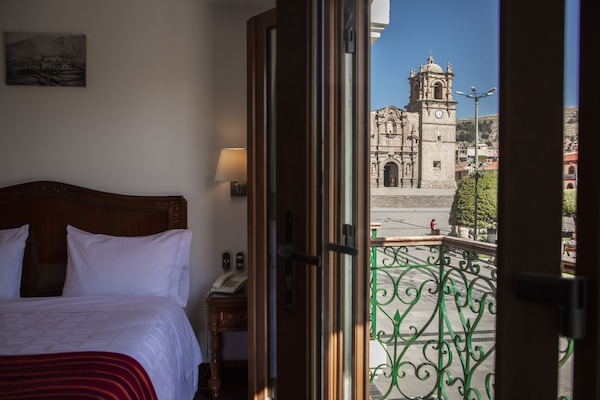 City-Doppelzimmer | Zimmersafe, Schreibtisch, laptopgeeigneter Arbeitsplatz