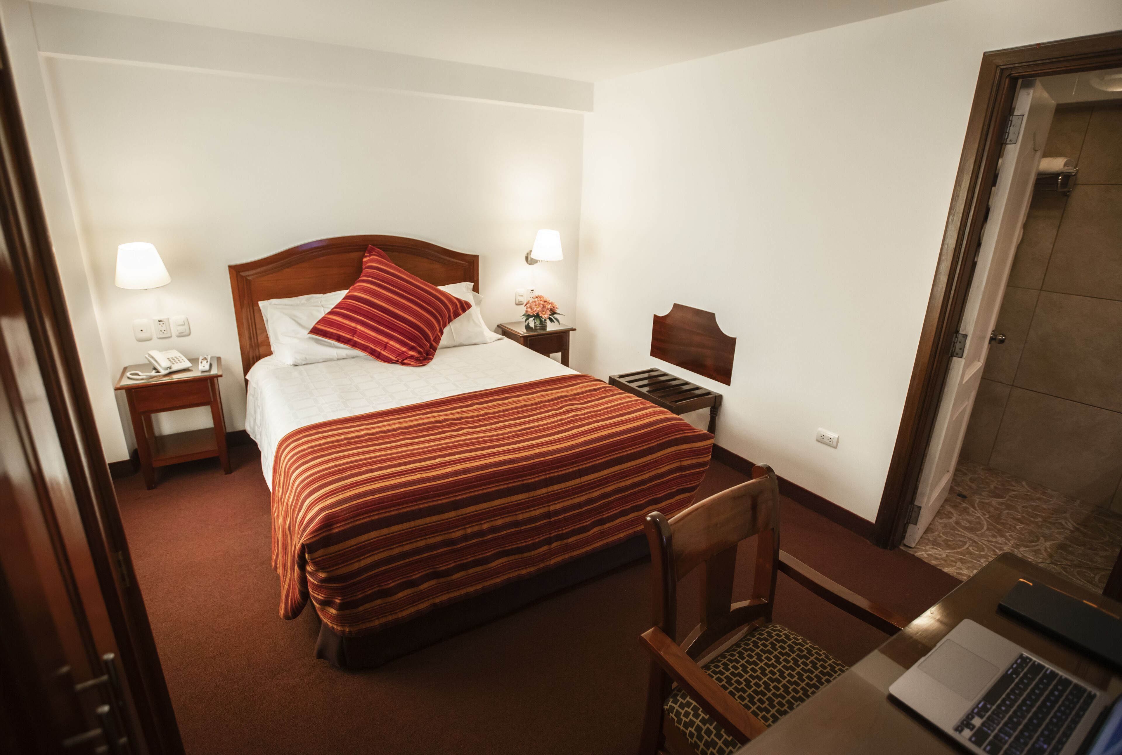 double room | 1 bedroom, in-room safe, desk, laptop workspace