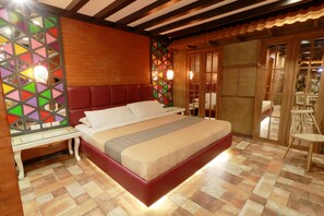 Habitación Deluxe con 1 cama matrimonial o 2 individuales | Decoración personalizada, muebles diferentes y wifi gratis 