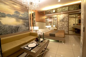 Habitación Deluxe con 1 cama matrimonial o 2 individuales | Decoración personalizada, muebles diferentes y wifi gratis 