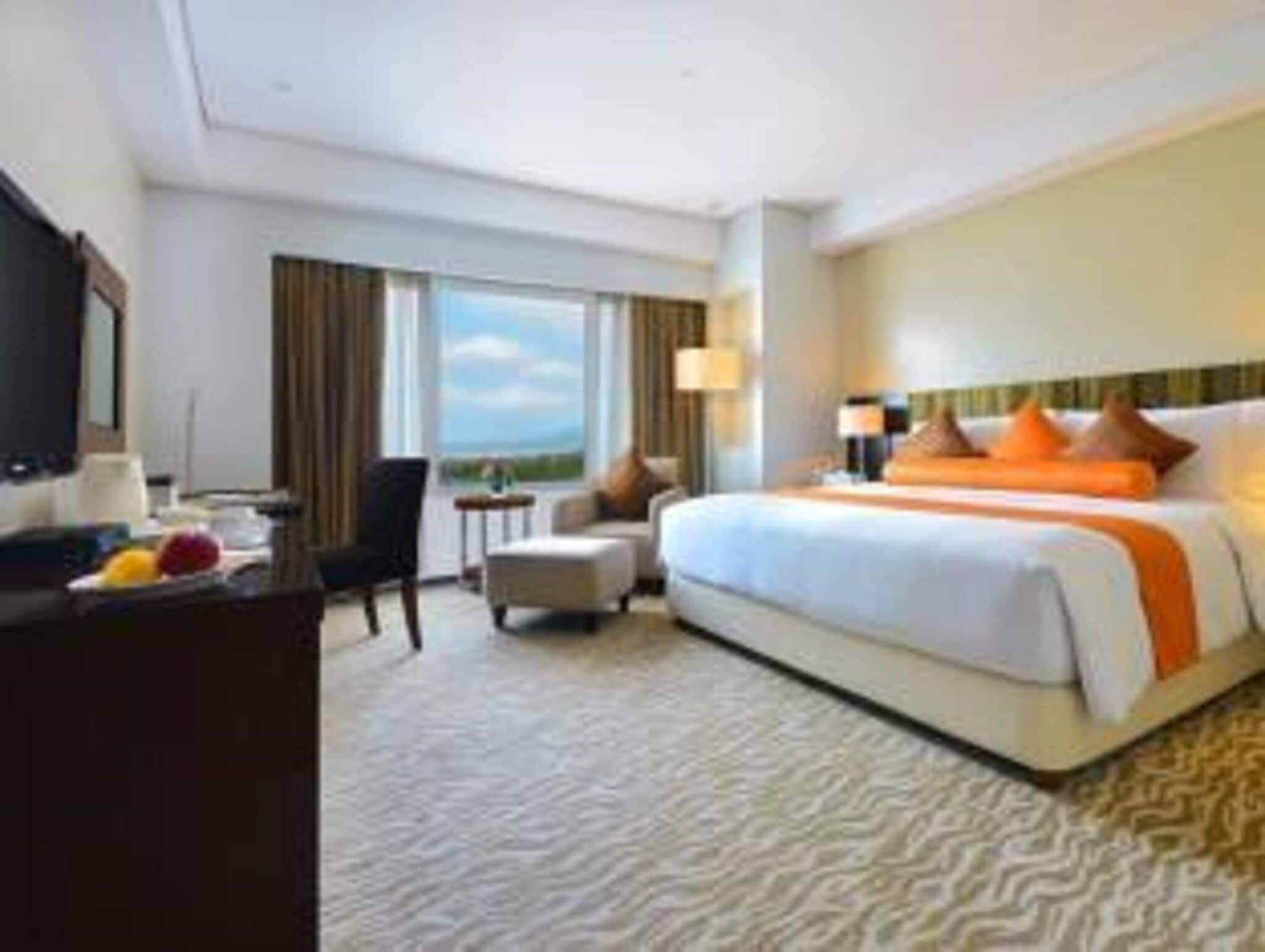 Premium bedding, minibar, in-room safe, desk
