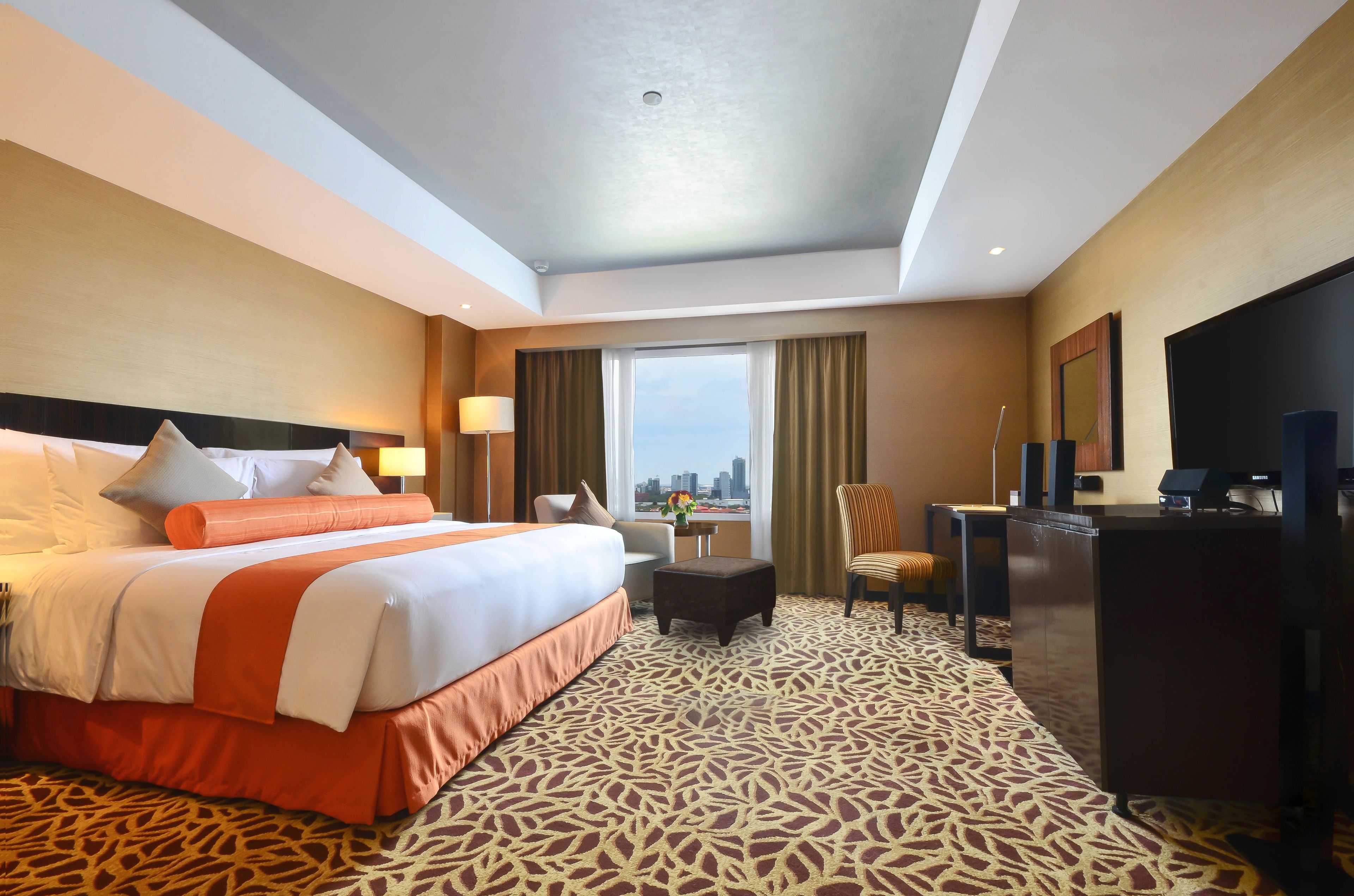 premium bedding, minibar, in-room safe, desk