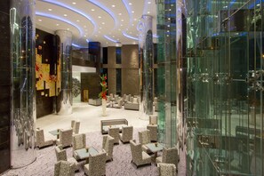 3 restaurants, breakfast, lunch, dinner served; international cuisine  - Acacia Hotel Manila (Muntinlupa)