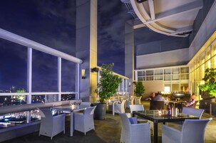 2 bars/lounges, rooftop bar