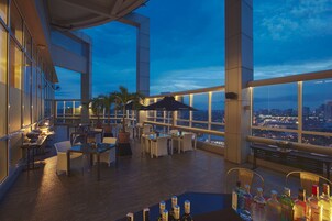 2 bars/lounges, rooftop bar