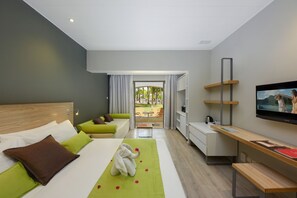 Minibar, in-room safe, desk, blackout drapes - Mauricia Beachcomber Resort & Spa (Grand-Baie)