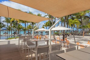 Bar (on property) - Mauricia Beachcomber Resort & Spa (Grand-Baie)