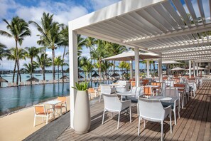 Bar (on property) - Mauricia Beachcomber Resort & Spa (Grand-Baie)