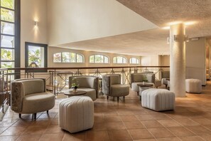 Lobby sitting area - Mauricia Beachcomber Resort & Spa (Grand-Baie)