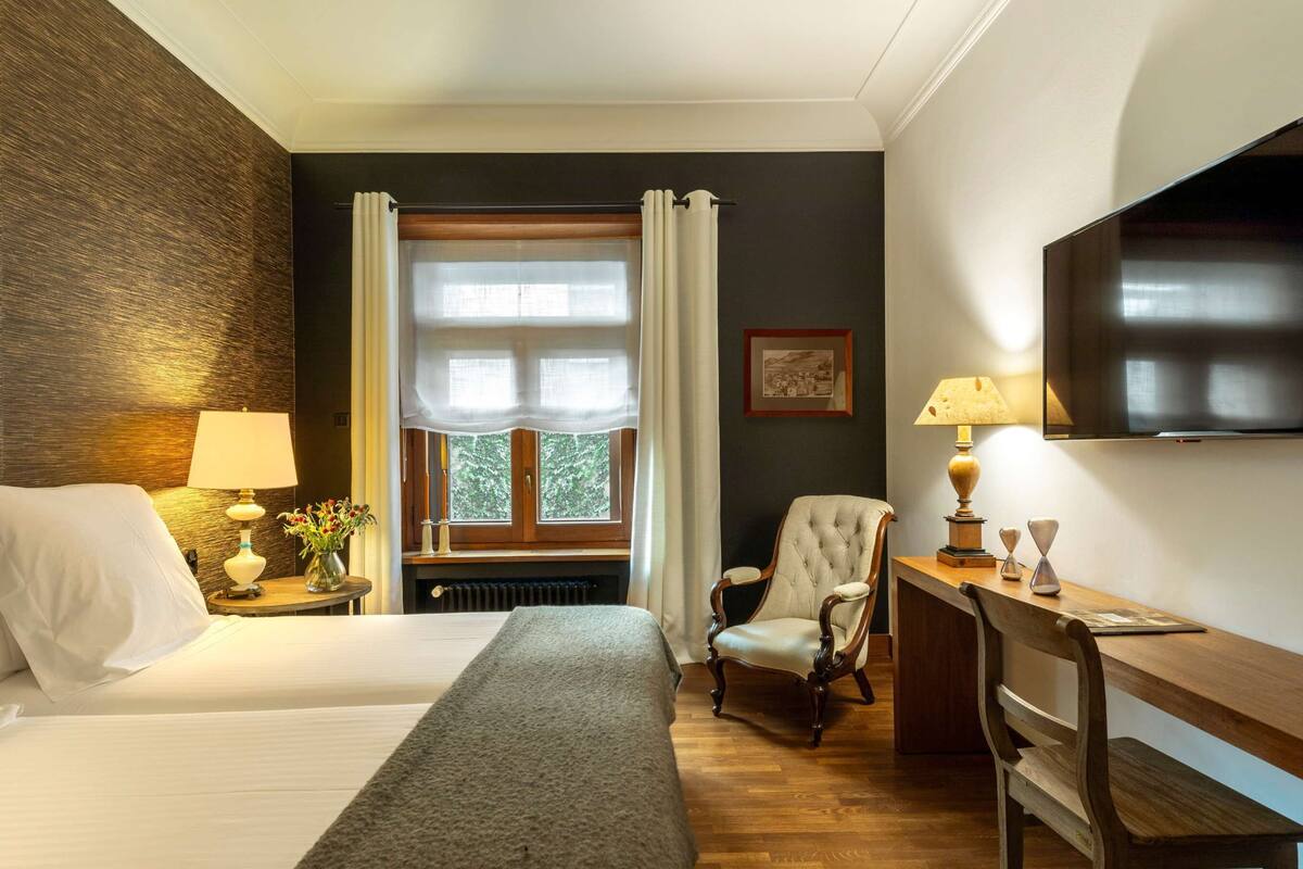 1 bedroom, premium bedding, down duvets, minibar