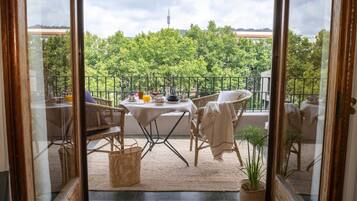 Premium bedding, down comforters, minibar, in-room safe