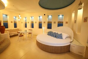 Executive Studio Suite | Individually decorated, individually furnished, desk, free WiFi - Victoria Court Malabon (Malabon)