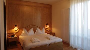 Deluxe Double Room, Mountain View | Minibar, in-room safe, individually decorated, individually furnished