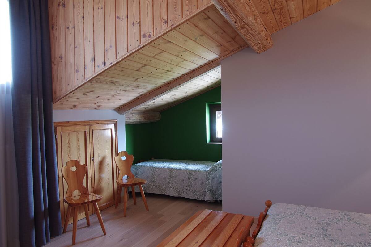Junior Suite (Mansarda) | Minibar, in-room safe, desk, soundproofing