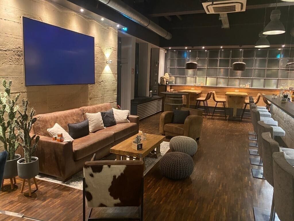 breakfast, lunch, dinner served; german cuisine