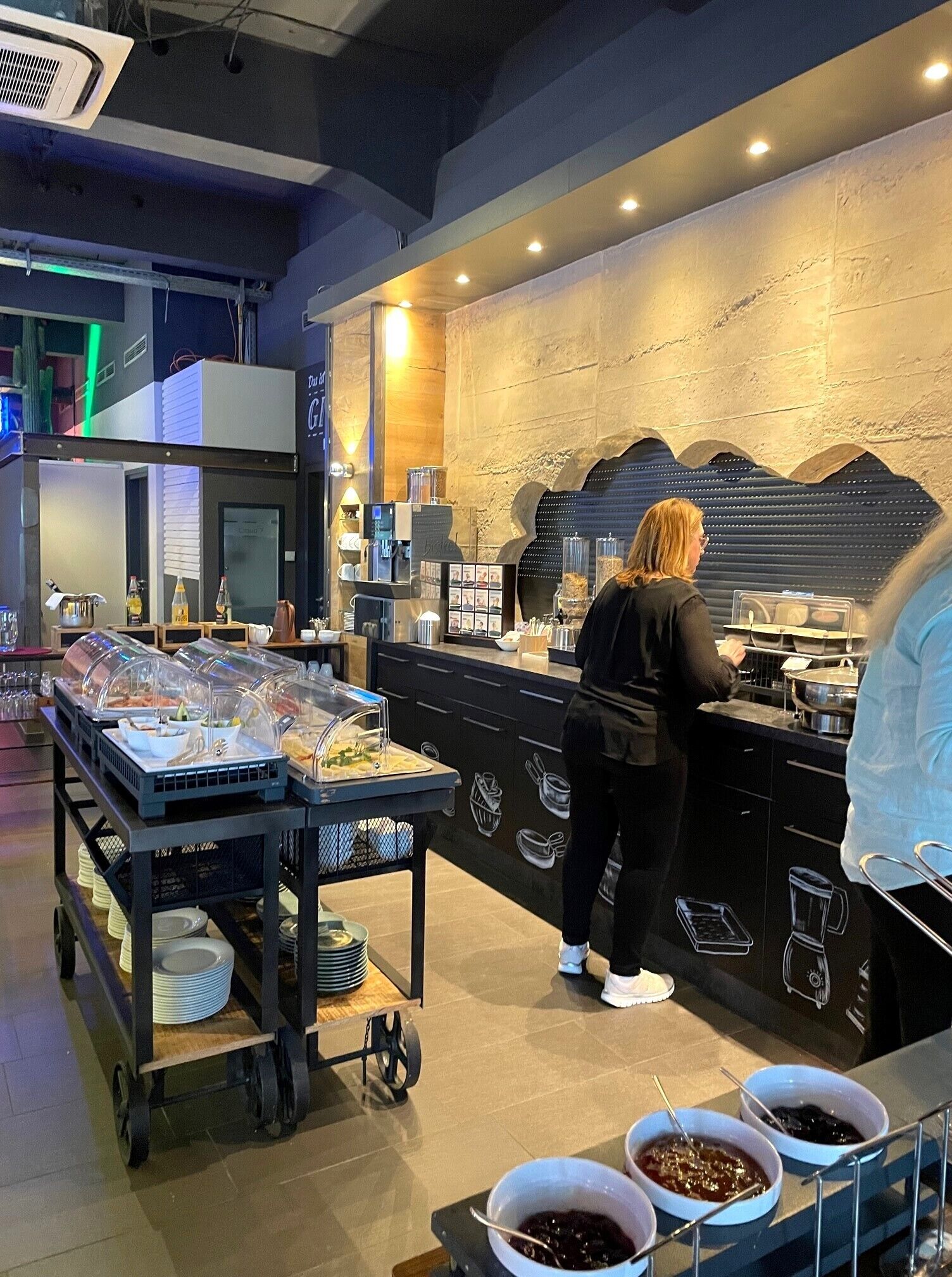 daily buffet breakfast (eur 19.50 per person)