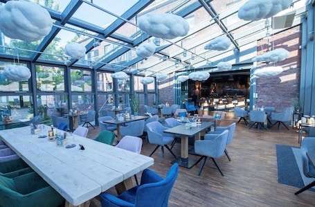 Breakfast, lunch and dinner served . Heiner's Parkhotel