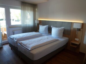 Hypo-allergenic bedding, minibar, desk, blackout drapes - Hotel Veldscholten (Lingen)