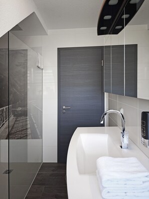 Studio, en-suite badkamer (mit seitlichem Seeblick) | Badkamer