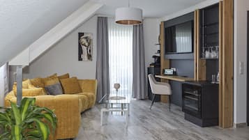 Suite, baño en la habitación, vista al lago (mit Balkon) | Lounge
