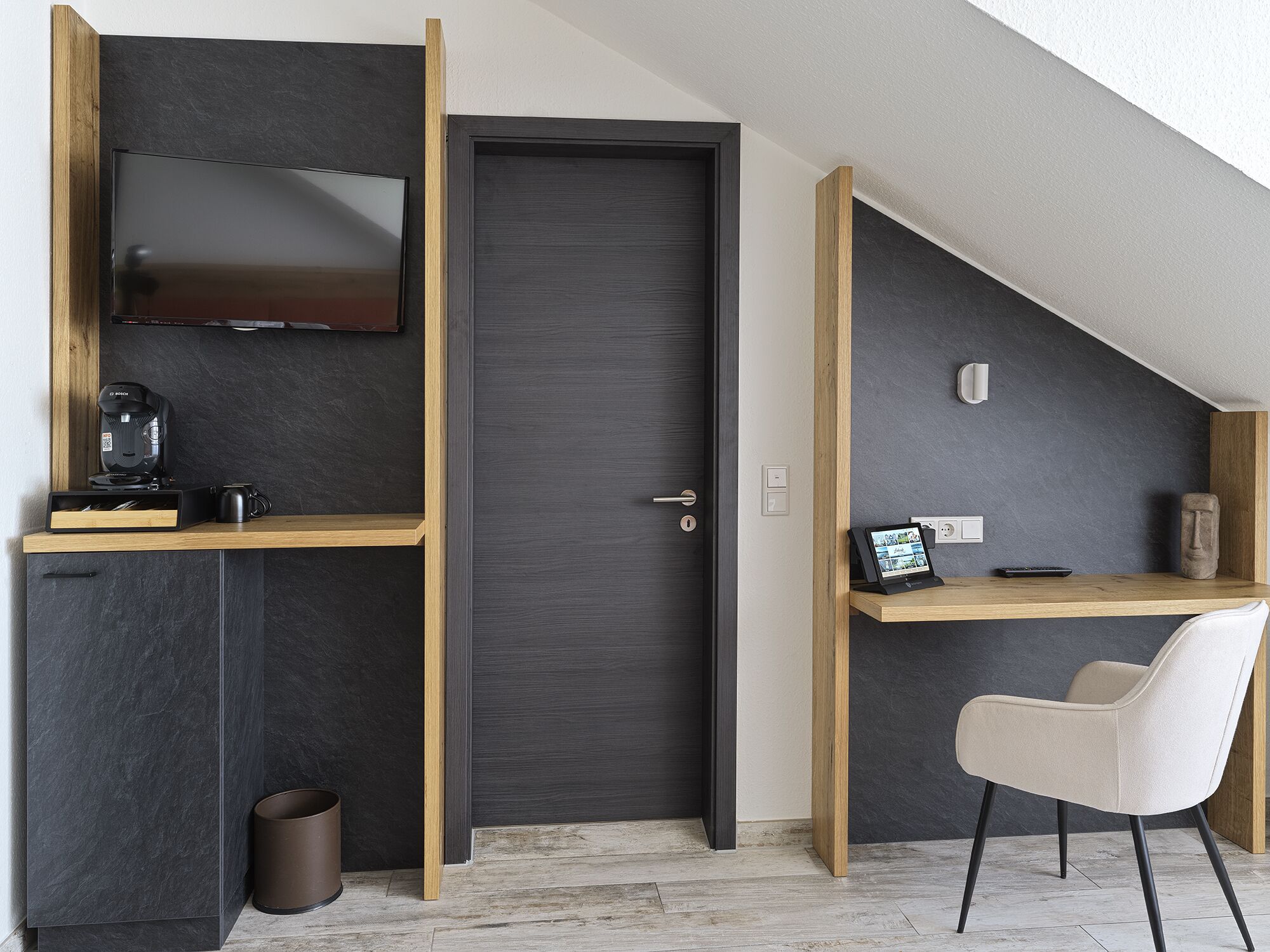 double room, ensuite, lake view | room amenity