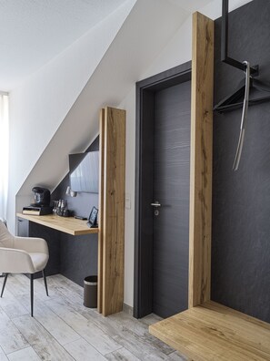 Double Room, Ensuite, Lake View | Room amenity