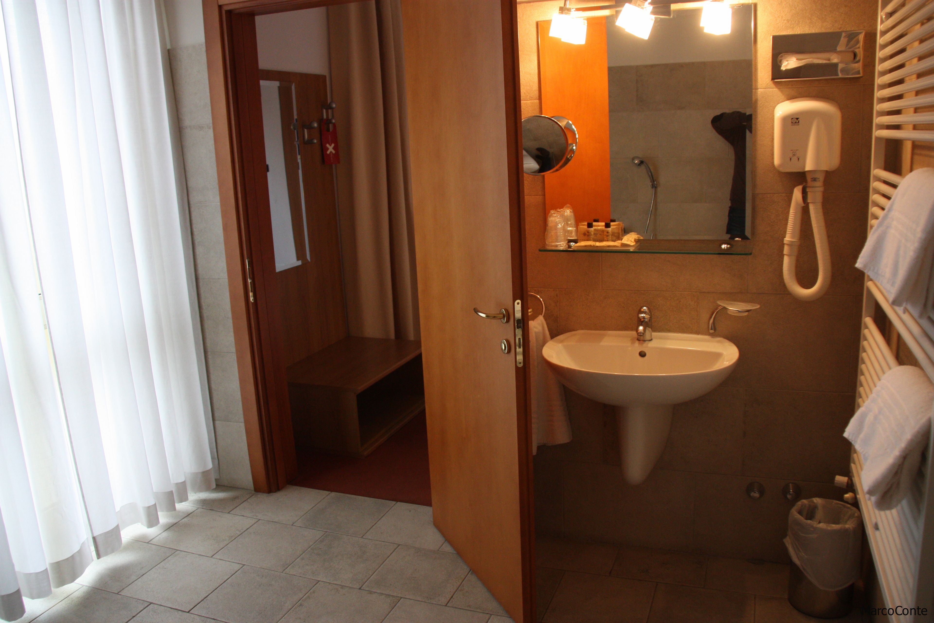 standard double or twin room | bathroom | free toiletries, hair dryer, bidet, towels