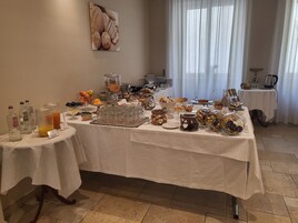 每日供应欧陆式早餐（每人 EUR 12）