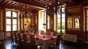 Breakfast and dinner served  - Chateau Le Haget - Campground (Montesquiou)