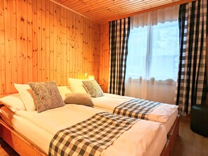 Appartement Standard, 3 chambres, vue sur la montagne | Literie de qualité, lit avec matelas à plateau-coussin, bureau