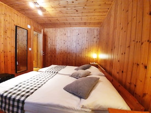 Apartamento standard, 1 quarto, vista para a montanha | Roupas de cama premium, camas com colchões pillow-top, escrivaninha