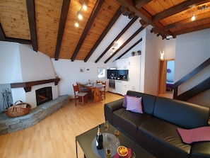 Comfort Apartment, 1 Bedroom, Mountain View | Private kitchen | Coffee/tea maker, high chair - Haus Bergdohle (Randa)