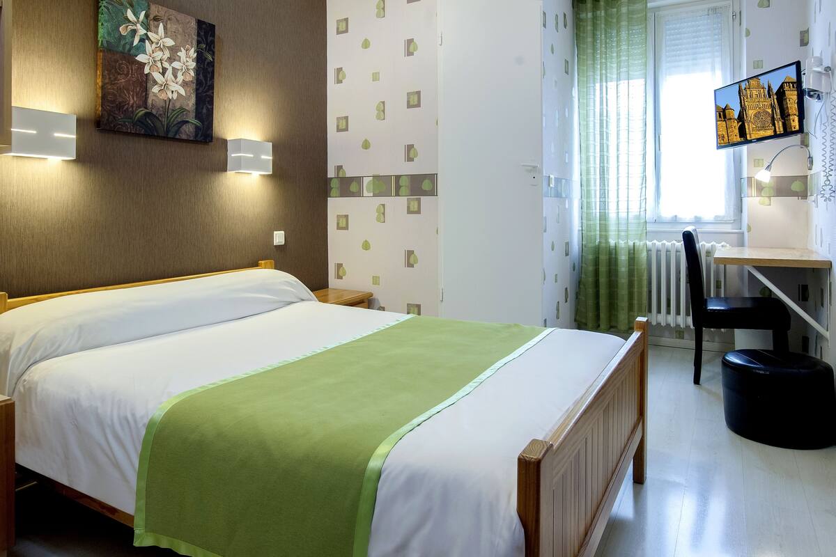 Standard Double Room | Desk, soundproofing, cribs (free), rollaway beds (surcharge)