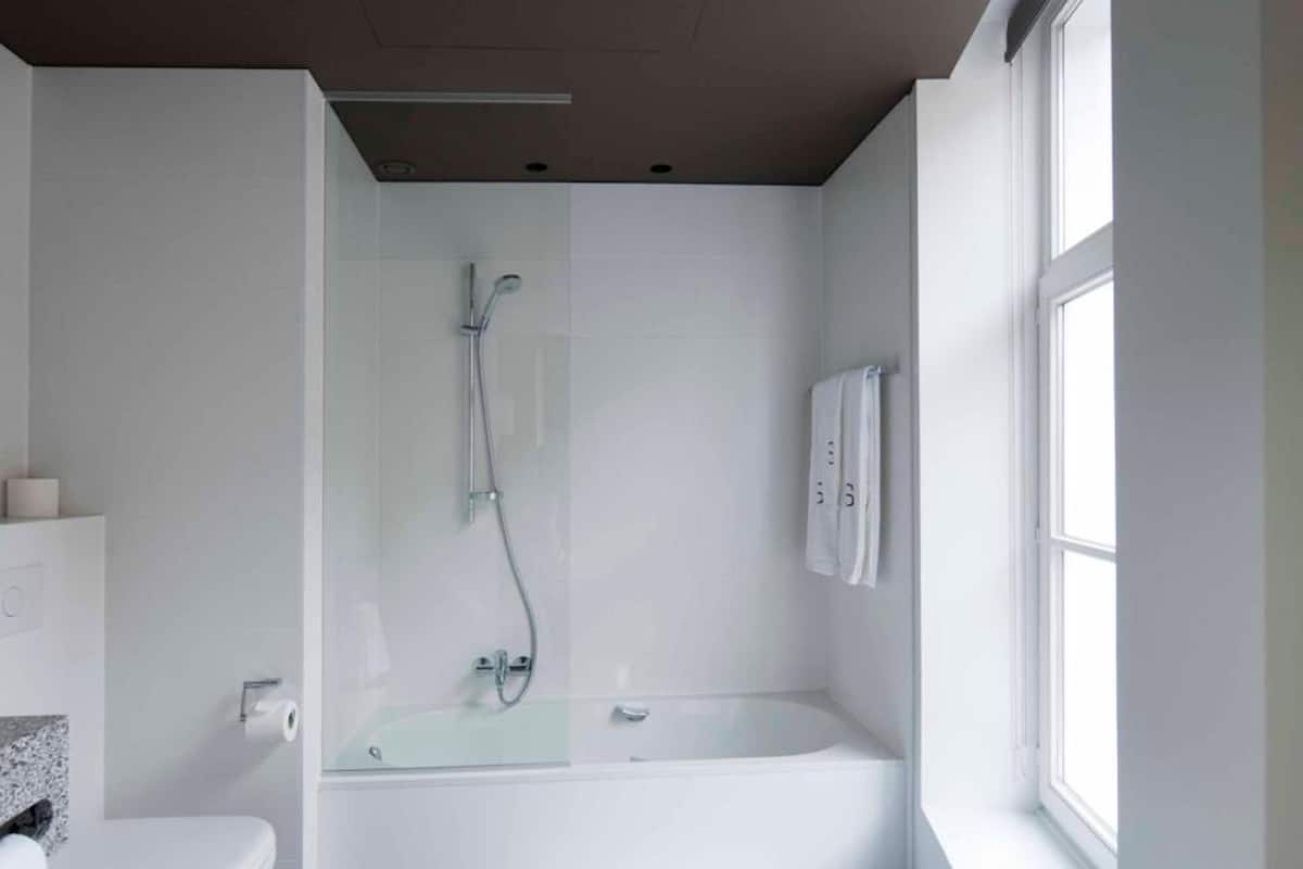 hydromassage showerhead, free toiletries, hair dryer, towels