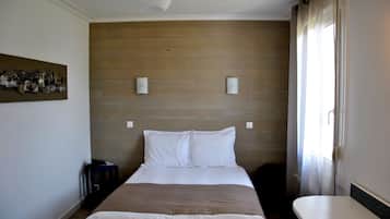 Standard Double Room | Desk, soundproofing, free WiFi, bed sheets
