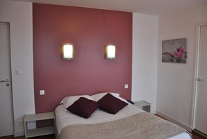 Desk, soundproofing, free WiFi, bed sheets - Hermitage (Perros-Guirec)