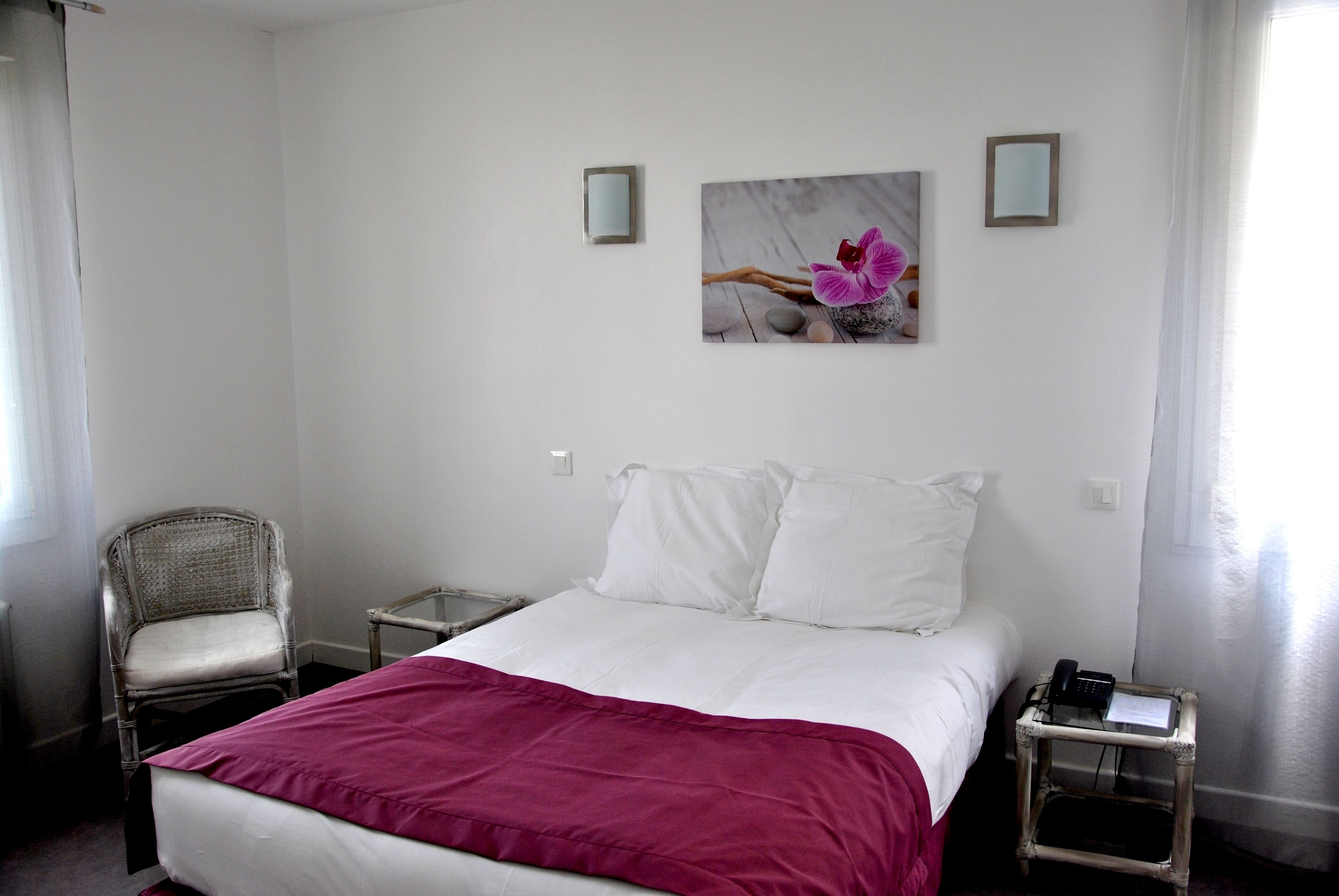 standard double room | desk, soundproofing, free wifi, bed sheets