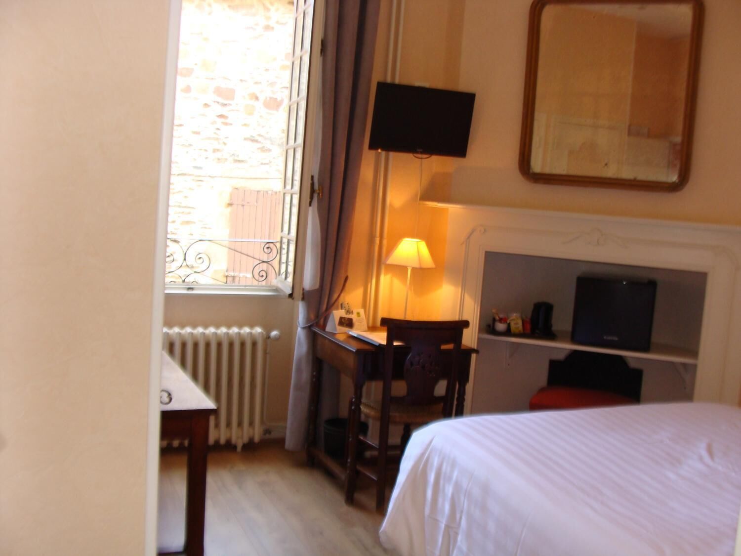 minibar, desk, soundproofing, iron/ironing board