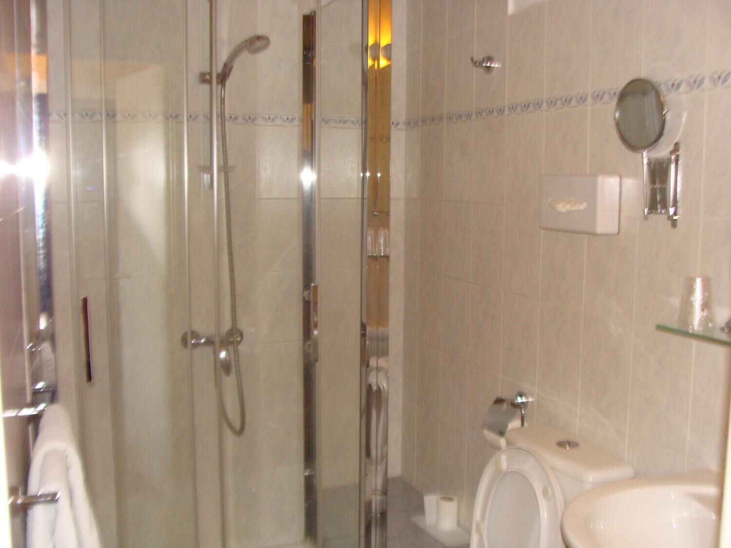 shower, free toiletries, towels