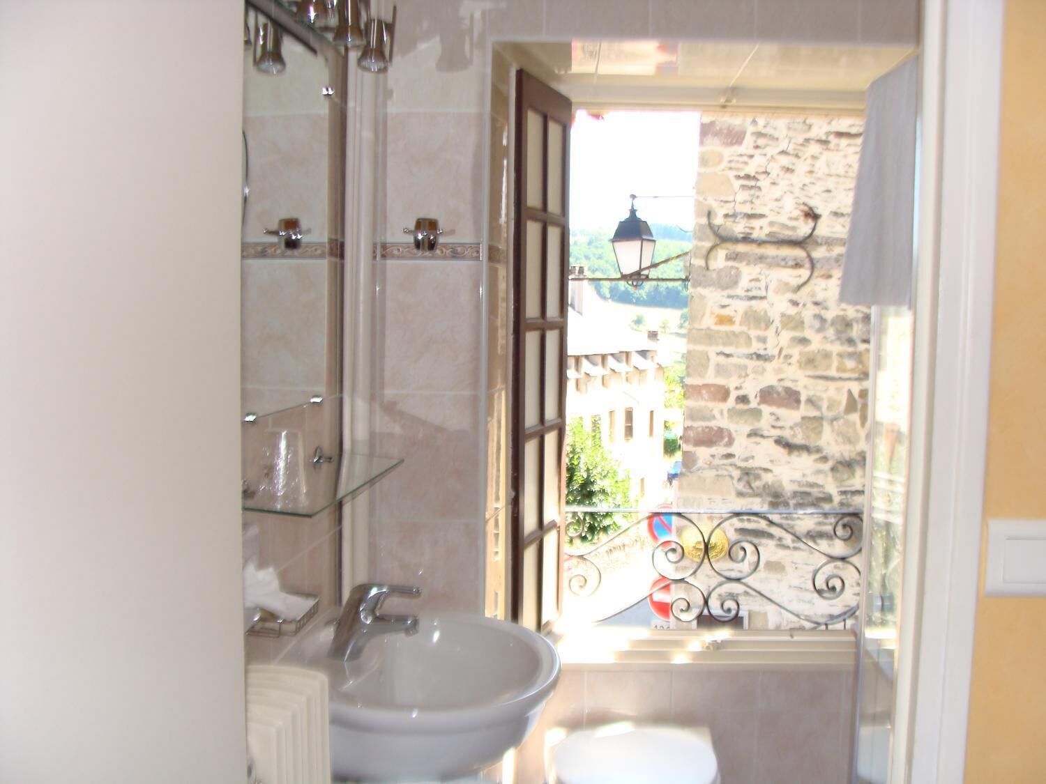 shower, free toiletries, towels